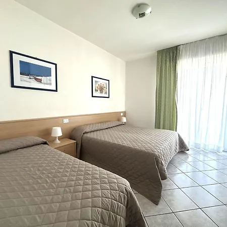 Flat With Side Sea View Apartmán *