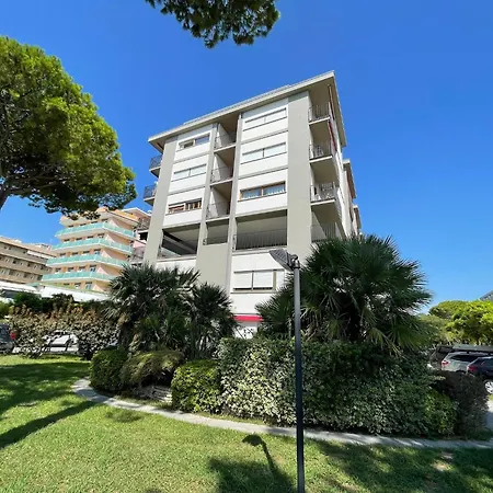 Flat With Side Sea View Apartmán *